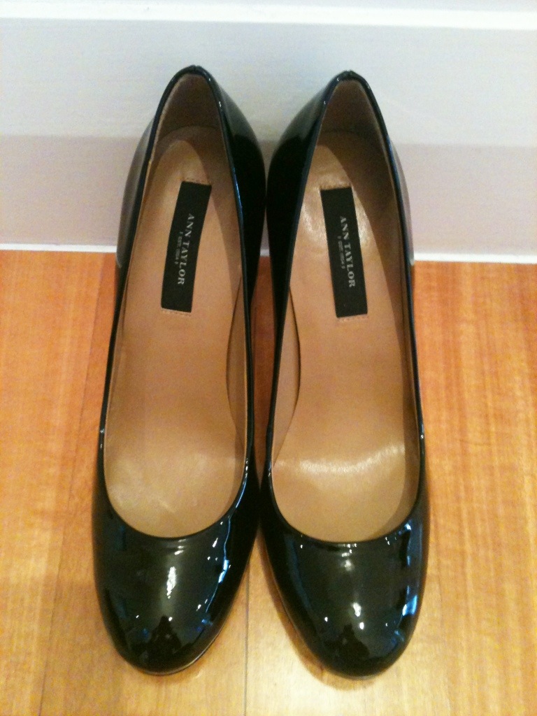 Ann Taylor - Perfect Pumps in Patent black leather - Bellyrubz Beauty